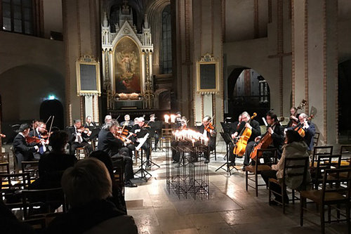 Haydnin Jäähyväissinfonia alkamassa