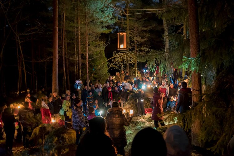 Hirvensalon metsäkirkko Syvälahdessa Hirvensalon metsäkirkko Syvälahdessa