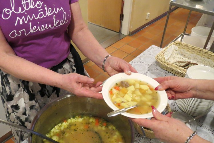 Vähävaraisten ruokailu Vähävaraisten ruokailu