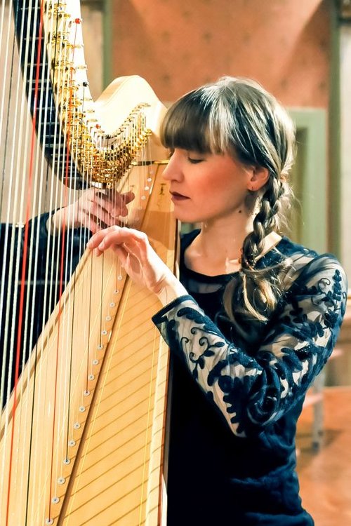 Harpisti Vuokko Ahtila konsertoi Kakskerran kirkossa Harpisti Vuokko Ahtila konsertoi Kakskerran kirkossa
