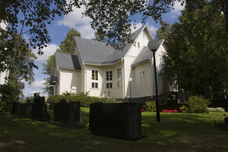 Paattisten kirkko kesällä