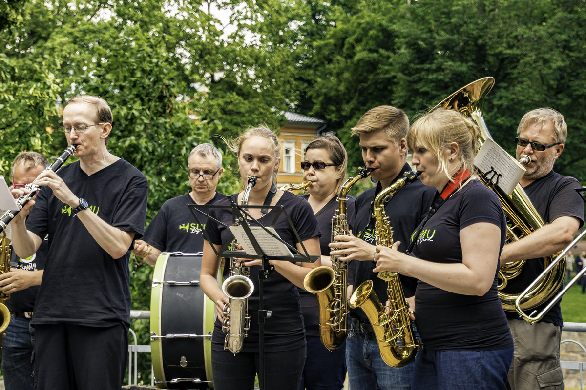 Sumu big band esiintyy