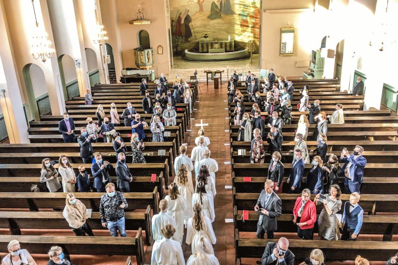1. Konfirmaatiomessu Martinkirkossa - myös verkossa Sisäkuva Martinkirkon kirkkosalista