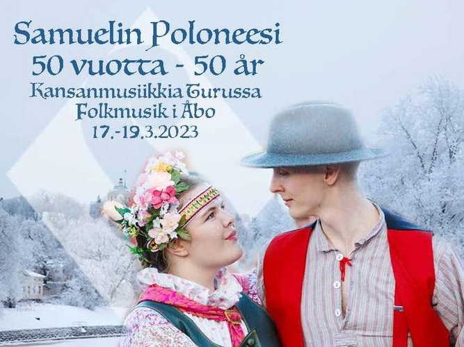 Tuomiokirkon pääalttari puettuna violettiin väriin. Se on katumuksen ja paastonajan väri.