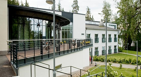 Sinapin leirikeskuksen iso päärakennus