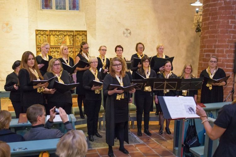 Tyksin kätilökuoron Joulu kanssasi -konsertti Martinkirkossa Tyksin kätilökuoron Joulu kanssasi -konsertti Martinkirkossa