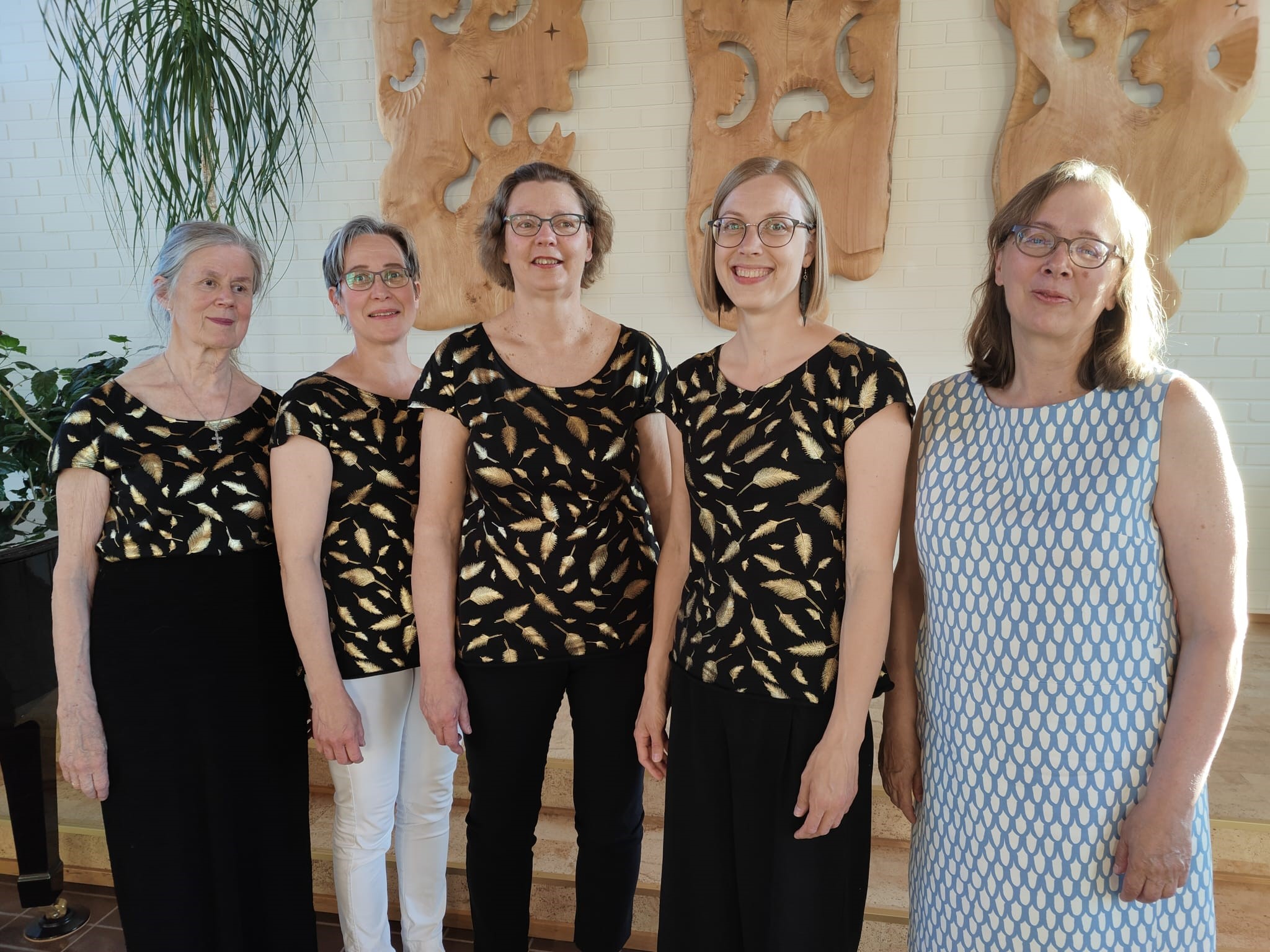 Kuvassa konsertin esiintyjät Tonbridge- kvartetti ja Helmi Hänninen.