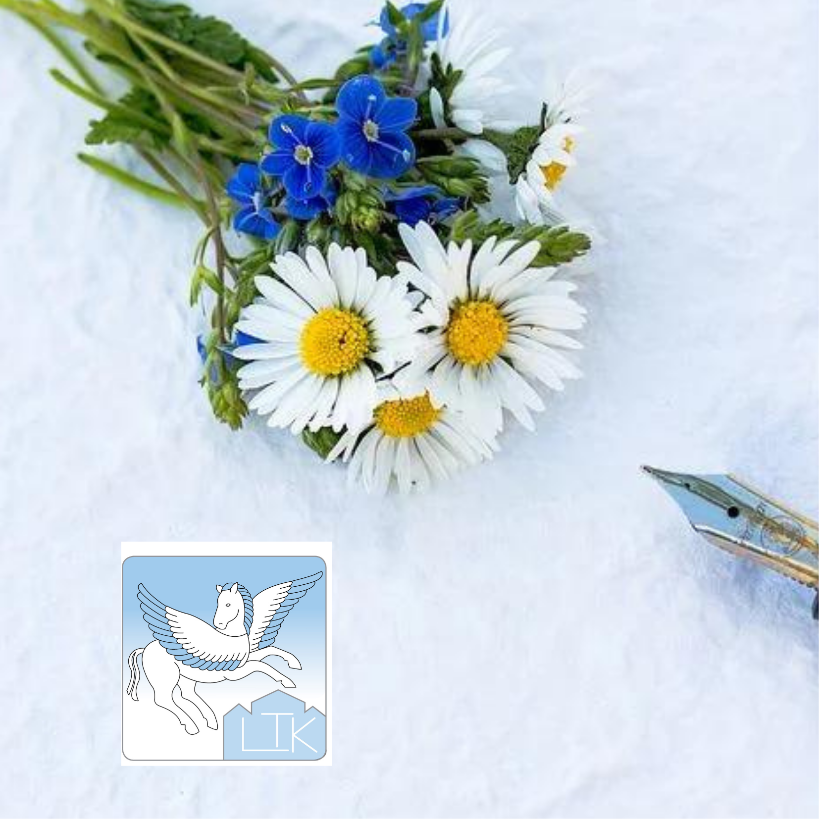 Valkoisella pohjalla sinikeltainen kukkakimppu ja Turun lausuntakerhon logo sekä mustekynän pää