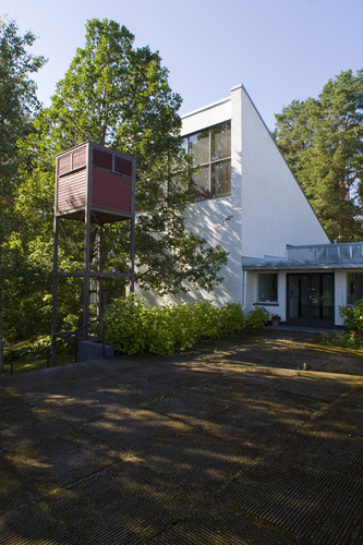 Hirvensalon kirkko ja seurakuntakeskus Hirvensalon kirkko ja seurakuntakeskus