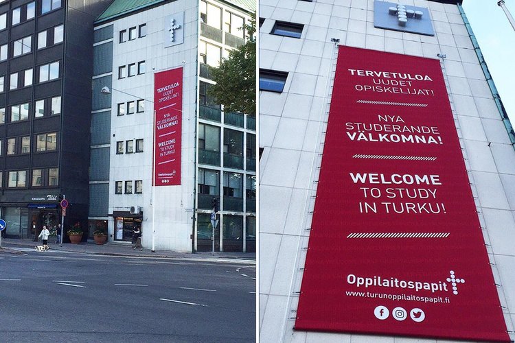Oppilaitospappien lakana seurakuntien toimitalon seinällä
