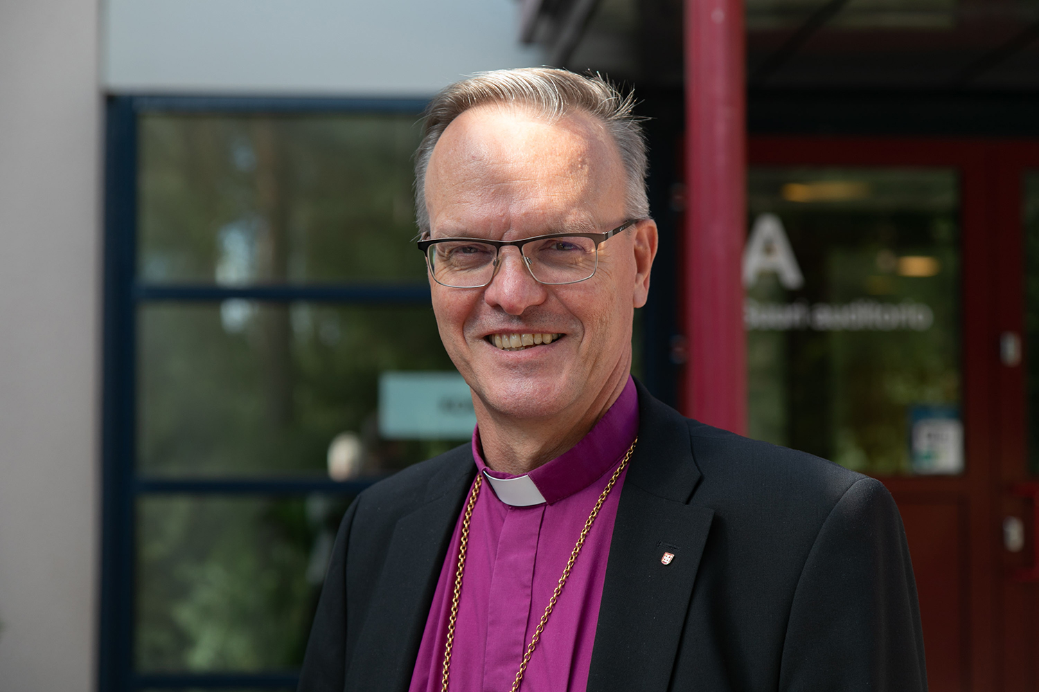Arkkipiispa Tapio Luoma, piispanpaita ja risti