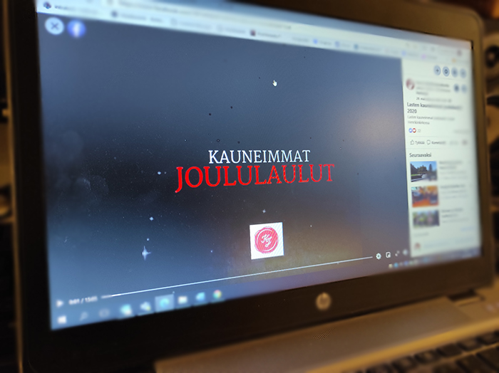 Kauneimmat joululaulut-lähetys tietokoneen ruudulla