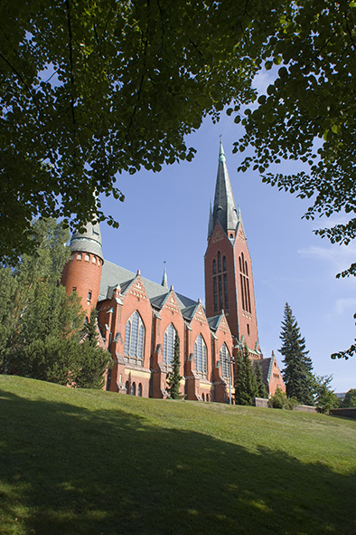 Mikaelinkirkko, kesä, mäki