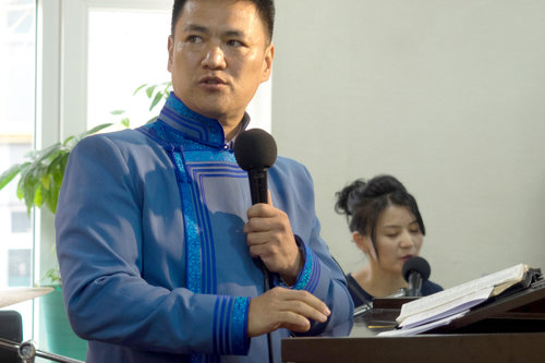 Kuvassa Mongolian luterilaisen kirkon pappi Purevdorz Zamsran. 