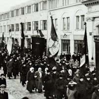 Työväen mielenosoituskulkue maaliskuu 1917. Kuva Turun kaupunginarkisto.