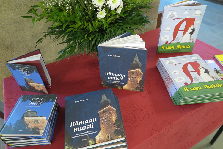 Kirjanjulkistus Tuomiokirkossa 7.4.2017