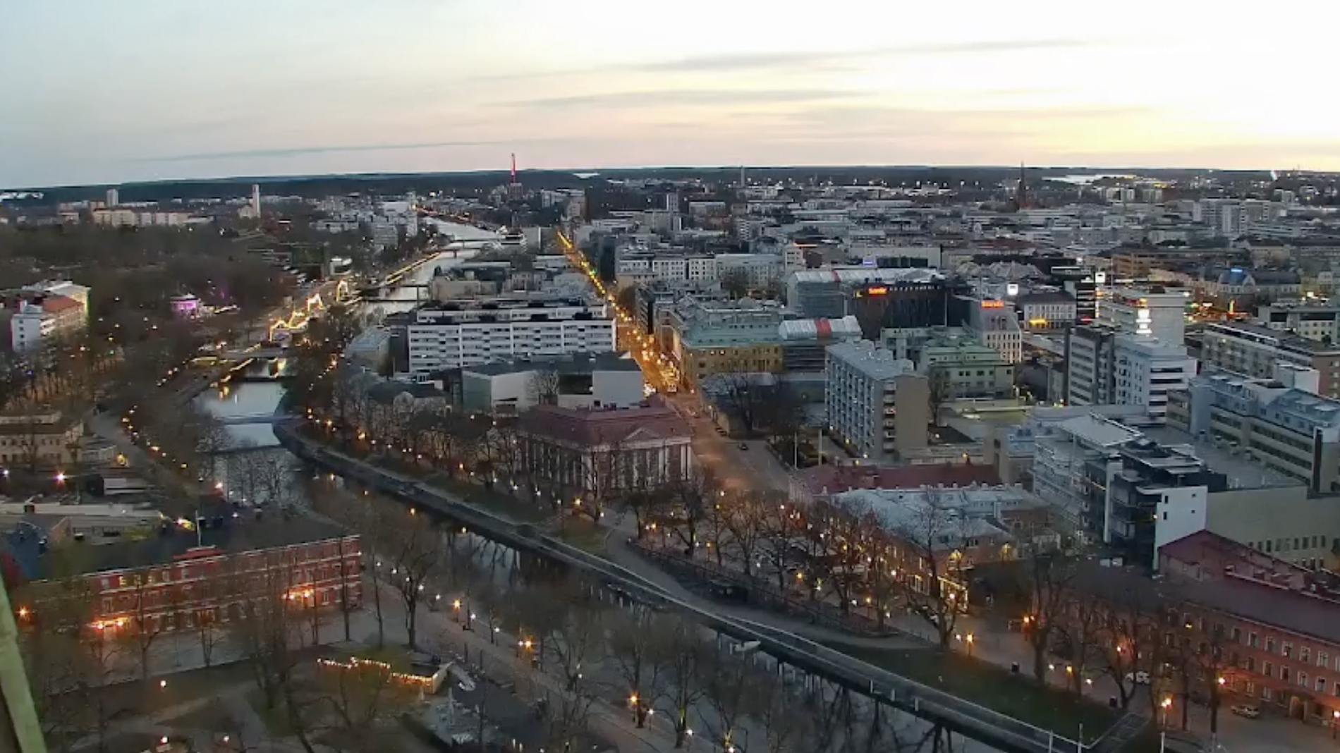 Näkymä Tuomiokirkon tornista yli kaupungin kattojen