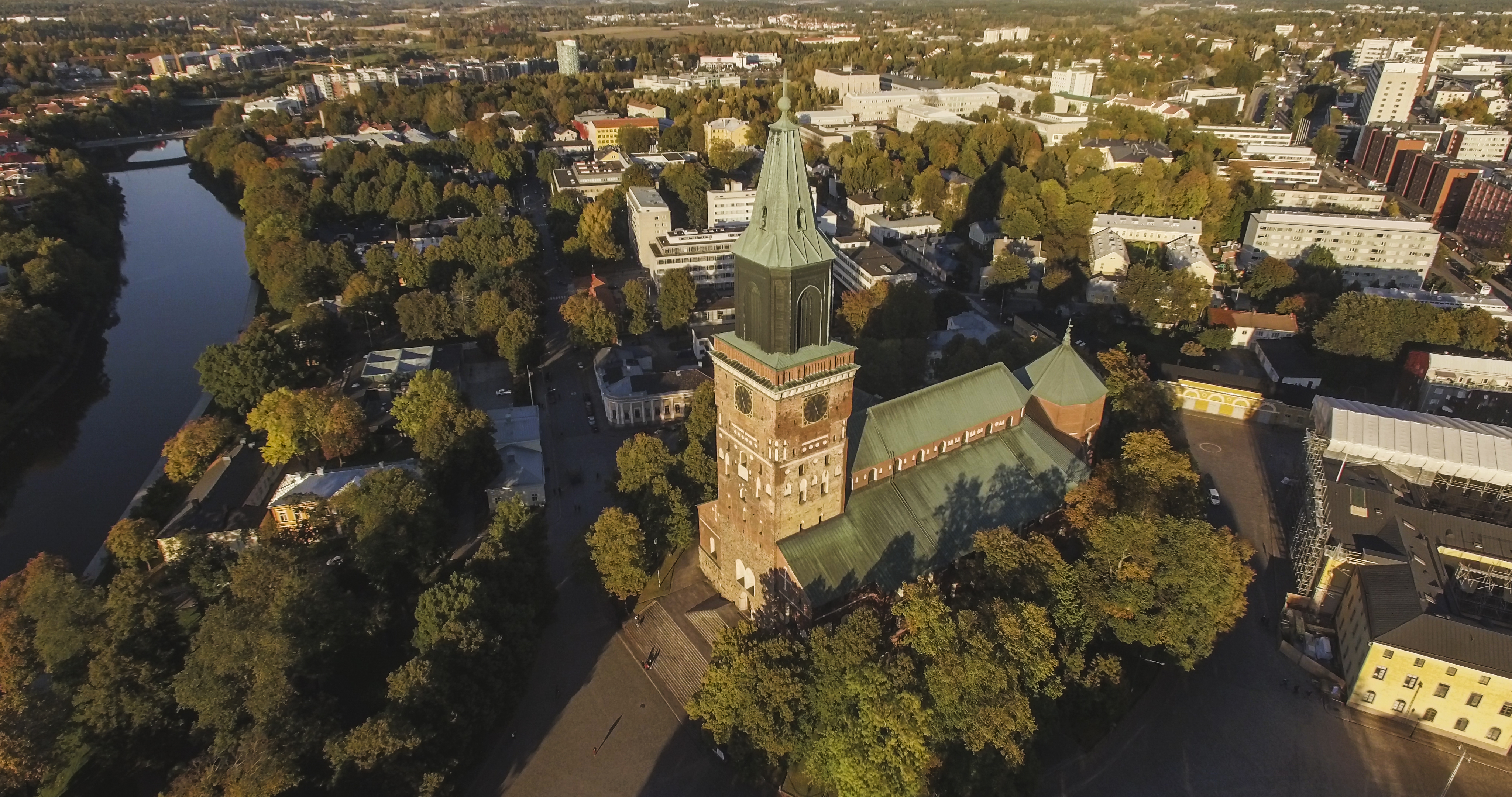 Turun tuomiokirkon ilmakuva maisemassa. Kuva Jussi Vierimaa.