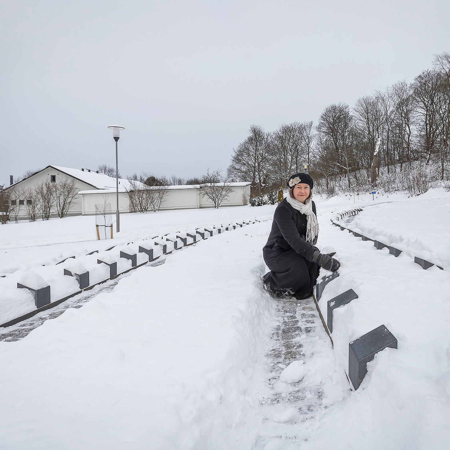 katariinan tuhkahautalehto ja leena kairavuo kuva timo jakonen (1).jpg